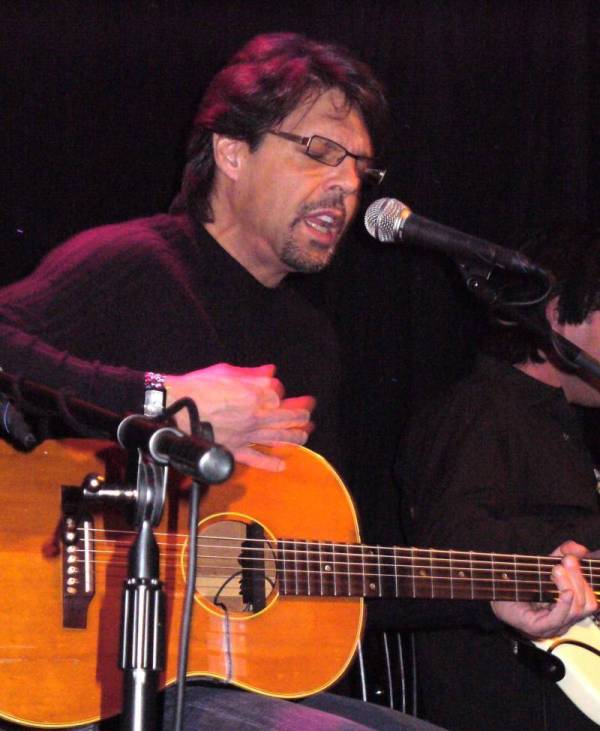 Kasim Sulton at Club Cafe, Pittsburgh, 01/23/07 - Photo by Deb Elliott