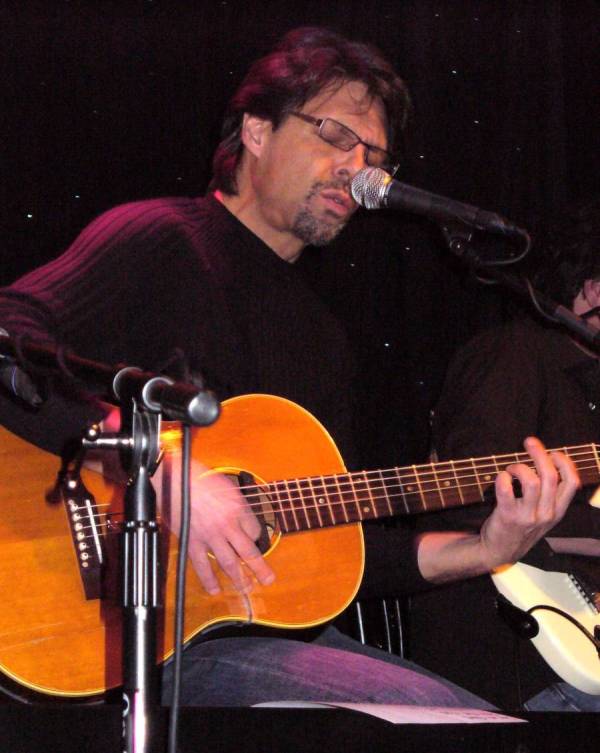 Kasim Sulton at Club Cafe, Pittsburgh, 01/23/07 - Photo by Deb Elliott