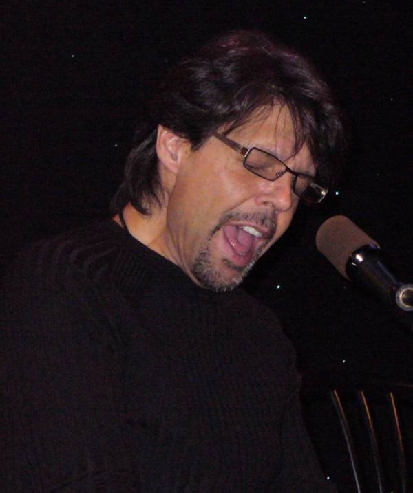 Kasim Sulton at Club Cafe, Pittsburgh, 01/23/07 - Photo by Deb Elliott