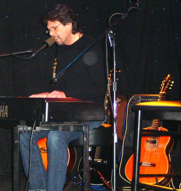 Kasim Sulton at Club Cafe Live, Pittsburgh, PA, 01/23/07 - photo by RMAC