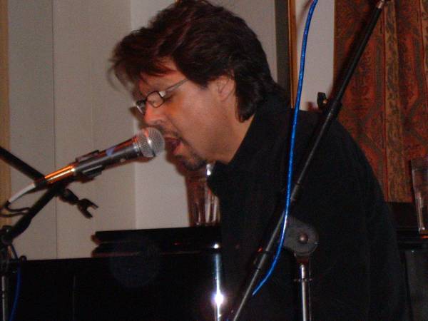 Kasim Sulton at The Van Dyck, Schenectady, NY, 01/20/07 - photo by RMAC