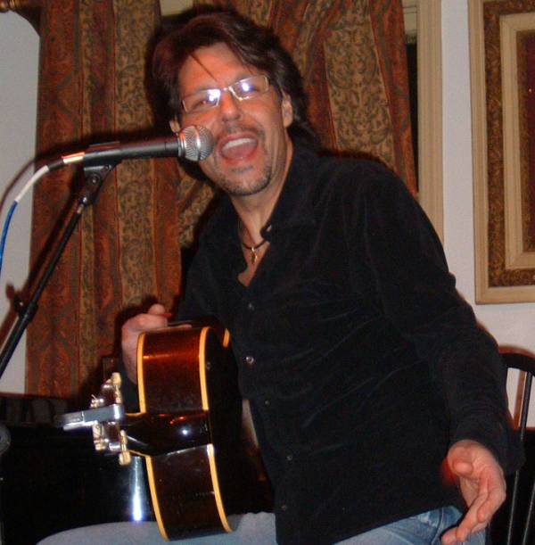 Kasim Sulton at The Van Dyck, Schenectady, NY, 01/20/07 - photo by RMAC