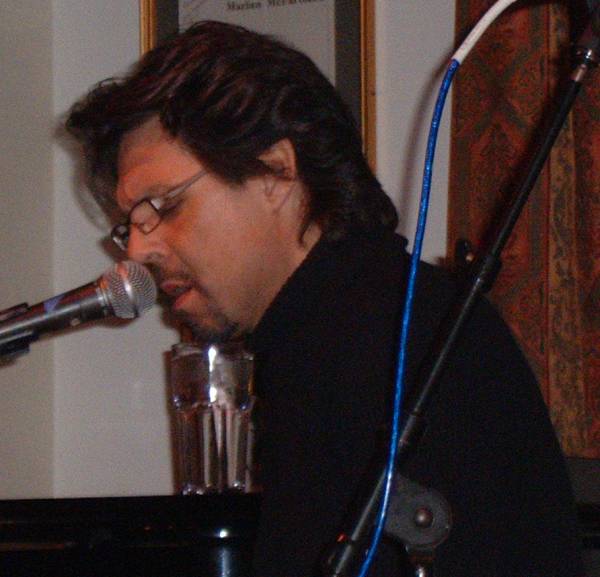 Kasim Sulton at The Van Dyck, Schenectady, NY, 01/20/07 - photo by RMAC
