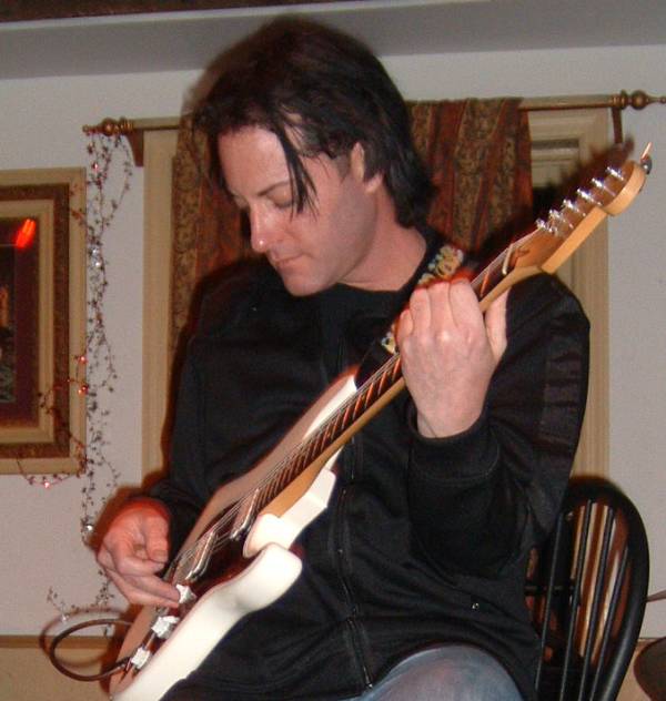 Kasim Sulton at The Van Dyck, Schenectady, NY, 01/20/07 - photo by RMAC