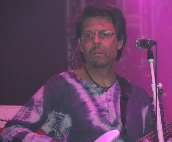 Kasim Sulton in Washington with Meat Loaf, 4/16/07 - photo by Kara Martin