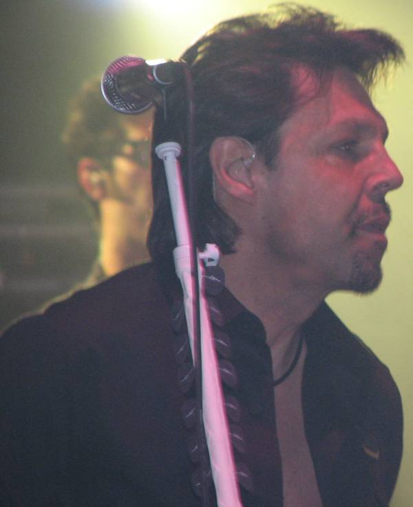 Kasim Sulton in Washington with Meat Loaf, 4/16/07 - photo by Kara Martin