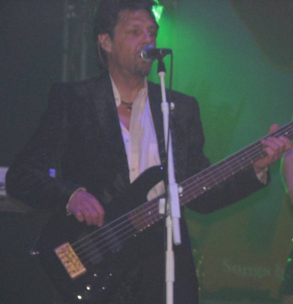 Kasim Sulton in Washington with Meat Loaf, 4/16/07 - photo by Kara Martin