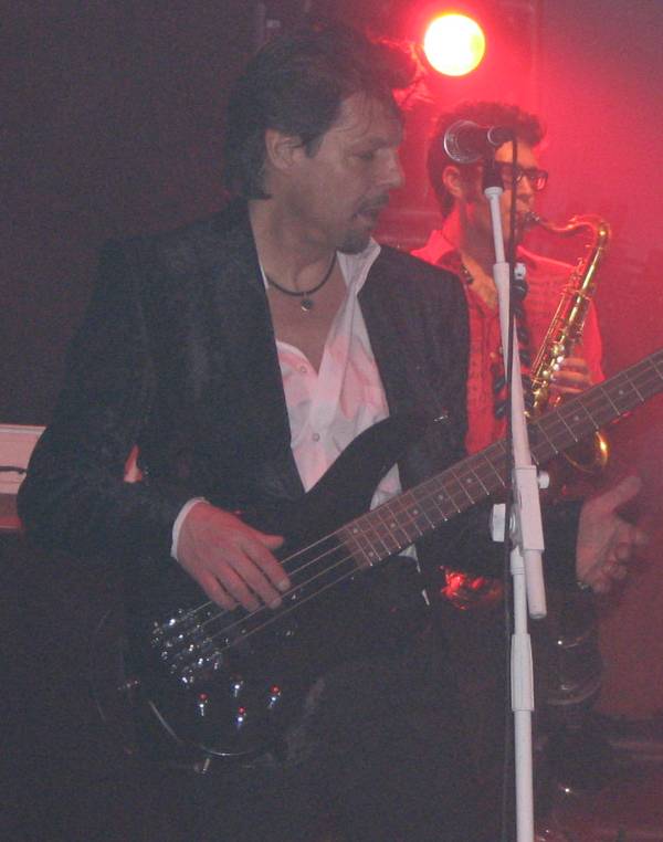 Kasim Sulton in Washington with Meat Loaf, 4/16/07 - photo by Kara Martin