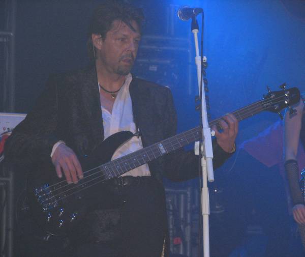 Kasim Sulton in Washington with Meat Loaf, 4/16/07 - photo by Kara Martin