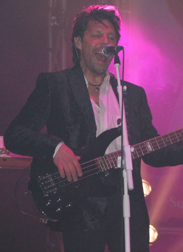 Kasim Sulton in Washington with Meat Loaf, 4/16/07 - photo by Kara Martin