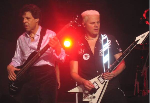 Kasim Sulton with Meat Loaf in Birmingham, England, 5/16/07 - photo by Caryl Burton