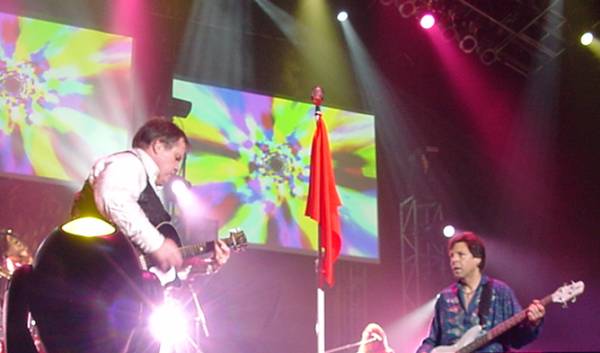 Kasim Sulton with Meat Loaf at Wembley Arena, London, England, 5/25/07