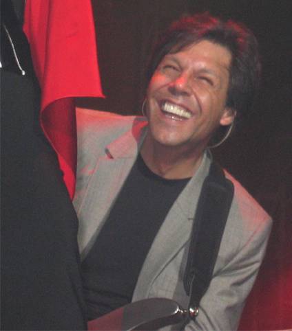 Kasim Sulton at Wembley Arena, London, England, 5/25/07 - photo by Caryl Burton