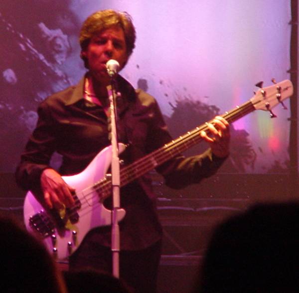 Kasim Sulton with Meat Loaf at Hallam FM Arena, Sheffield, England, 5/25/07