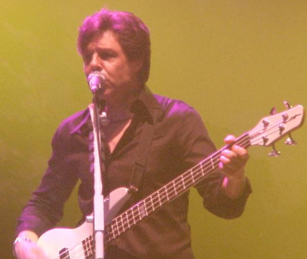 Kasim Sulton with Meat Loaf at Hallam FM Arena, Sheffield, England, 5/25/07