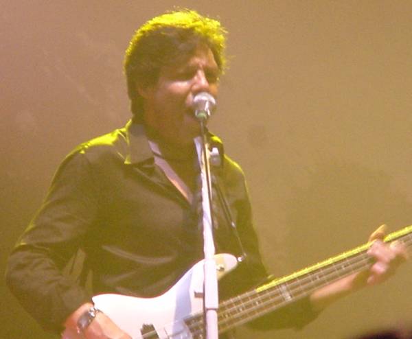 Kasim Sulton with Meat Loaf at Hallam FM Arena, Sheffield, England, 5/25/07