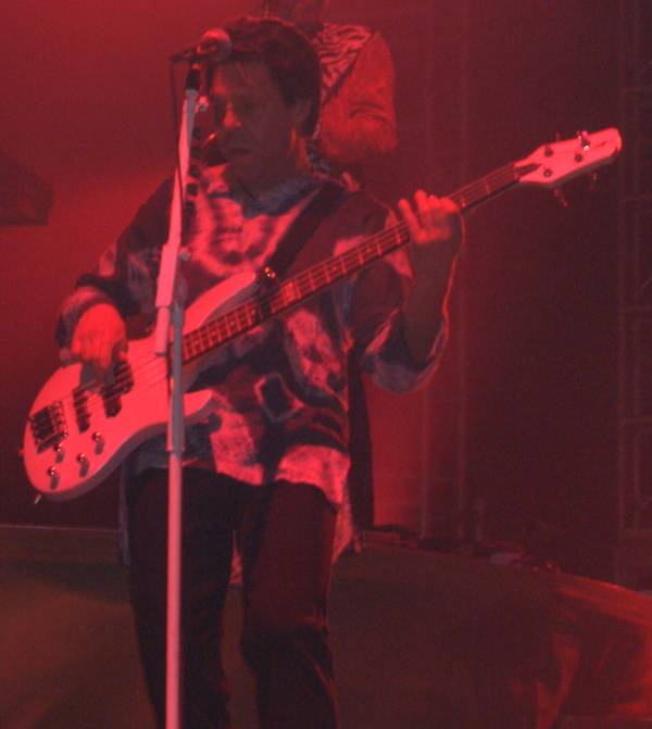 Kasim Sulton with Meat Loaf in Manchester, England, 5/12/07 - photo by Saeko Crawford