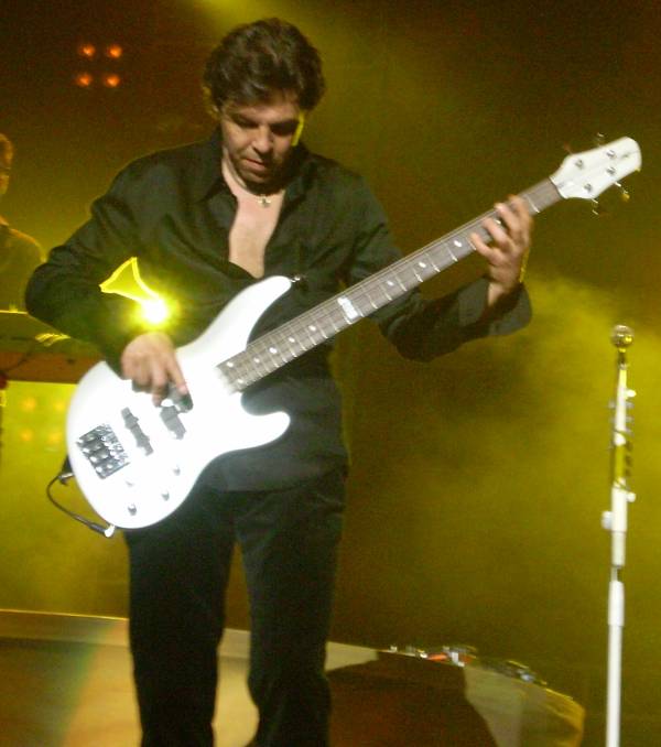 Kasim Sulton (with Meat Loaf) in Hamburg, Germany, 6/12/07