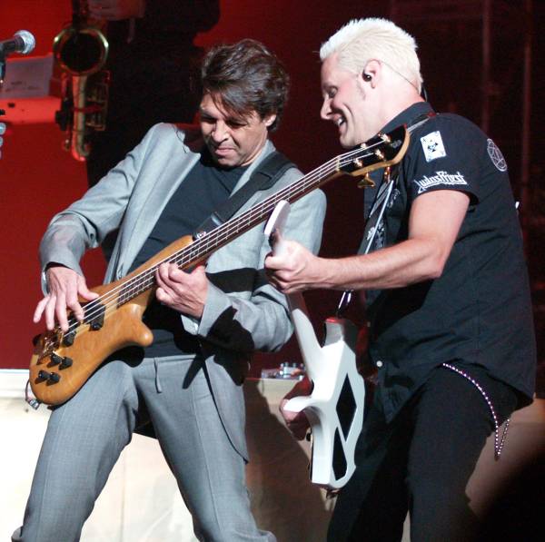 Kasim Sulton (with Meat Loaf) at The Theater at Madison Square Garden in New York City, NY, 07/18/07 - photo by Gary Goat Goveia