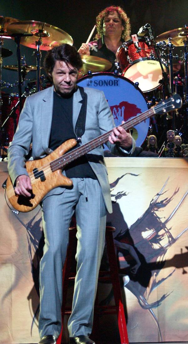 Kasim Sulton (with Meat Loaf) at The Theater at Madison Square Garden in New York City, NY, 07/18/07 - photo by Gary Goat Goveia