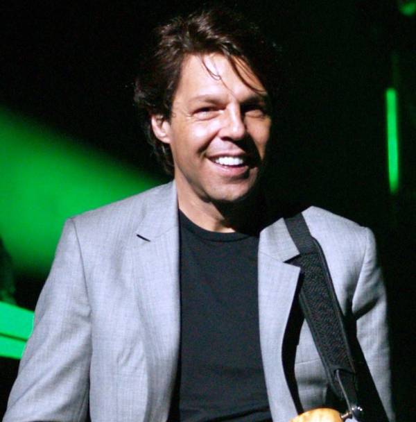 Kasim Sulton (with Meat Loaf) at The Theater at Madison Square Garden in New York City, NY, 07/18/07 - photo by Gary Goat Goveia