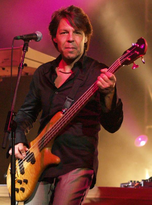 Kasim Sulton (with Meat Loaf) at The Theater at Madison Square Garden in New York City, NY, 07/18/07 - photo by Gary Goat Goveia