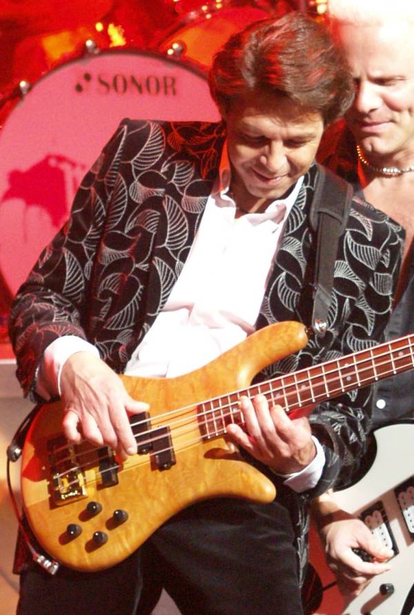 Kasim Sulton (with Meat Loaf) at The Theater at Madison Square Garden in New York City, NY, 07/20/07 - photo by Gary Goat Goveia