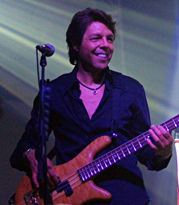 Kasim Sulton (with Meat Loaf) at The Theater at Madison Square Garden in New York City, NY, 07/20/07 - photo by Gary Goat Goveia