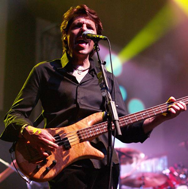 Kasim Sulton (with Meat Loaf) at The Theater at Madison Square Garden in New York City, NY, 07/20/07 - photo by Gary Goat Goveia