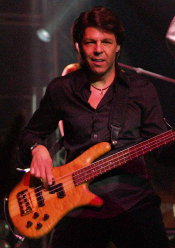 Kasim Sulton (with Meat Loaf) at The Theater at Madison Square Garden in New York City, NY, 07/20/07 - photo by Gary Goat Goveia