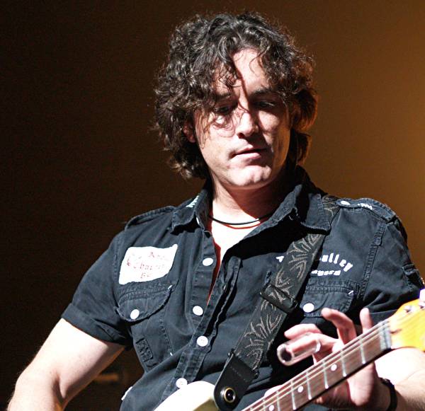 Kasim Sulton (with Meat Loaf) at The Theater at Madison Square Garden in New York City, NY, 07/20/07 - photo by Gary Goat Goveia