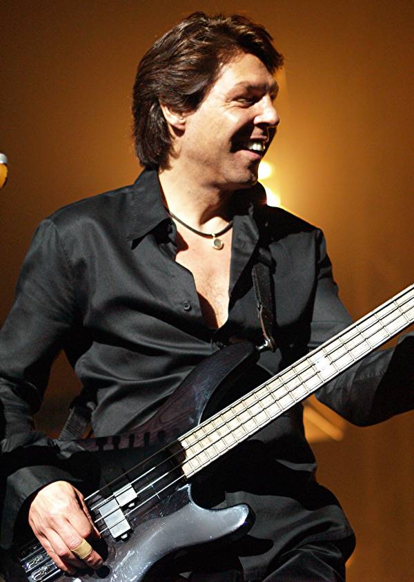 Kasim Sulton (with Meat Loaf) at The Theater at Madison Square Garden in New York City, NY, 07/20/07 - photo by Gary Goat Goveia