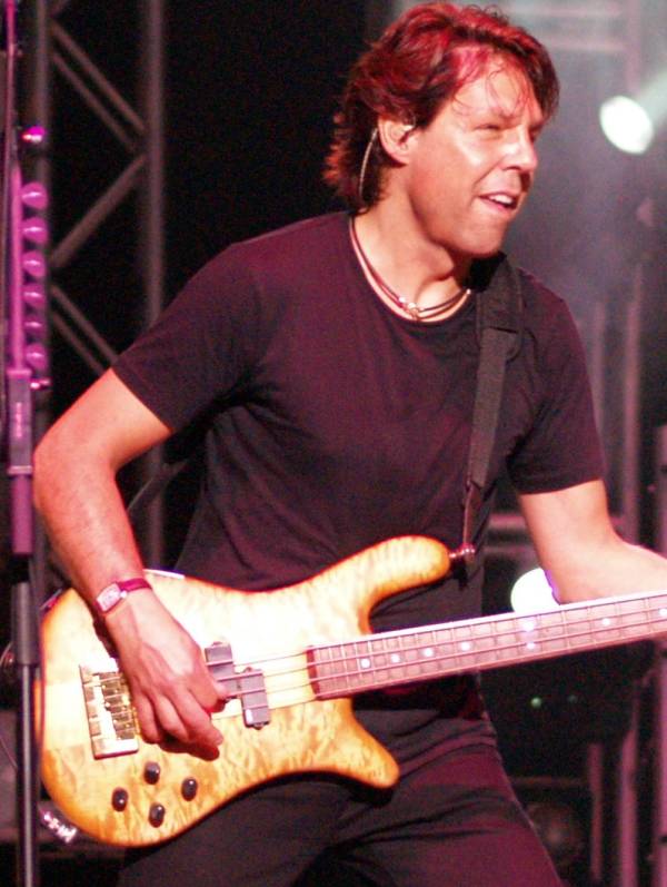 Kasim Sulton (with Meat Loaf) at the PNC Bank Arts Center in Holmdel, NJ, 07/29/07 - photo by Gary Goat Goveia