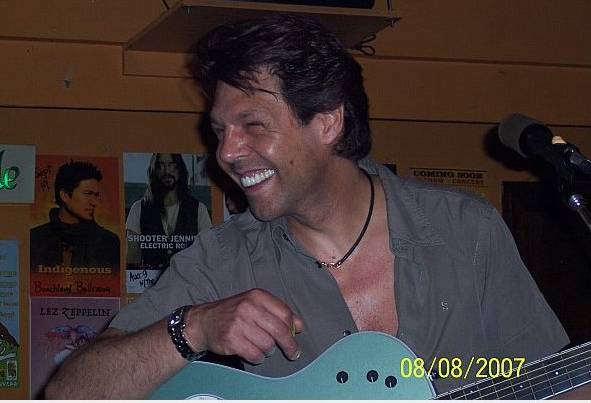 Kasim Sulton at the Beachland Ballroom, Cleveland, Ohio, 08/08/07 - photo by trs