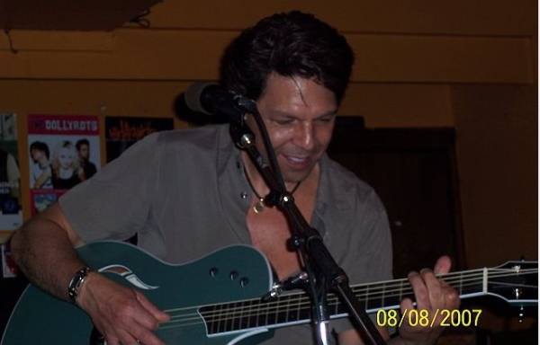 Kasim Sulton at the Beachland Ballroom, Cleveland, Ohio, 08/08/07 - photo by trs
