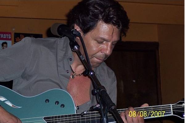 Kasim Sulton at the Beachland Ballroom, Cleveland, Ohio, 08/08/07 - photo by trs