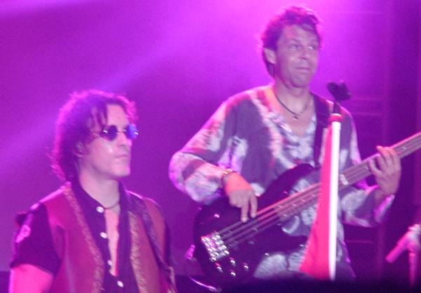 Kasim Sulton (with Meat Loaf) at the Tower City Amphitheater in Cleveland, OH, 08/09/07