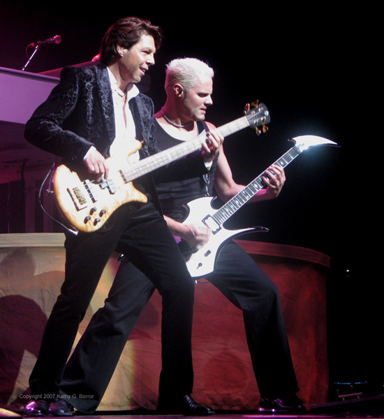 Kasim Sulton and Paul Crook in Montreal - 08/13/07 - photo by Kathy Borror