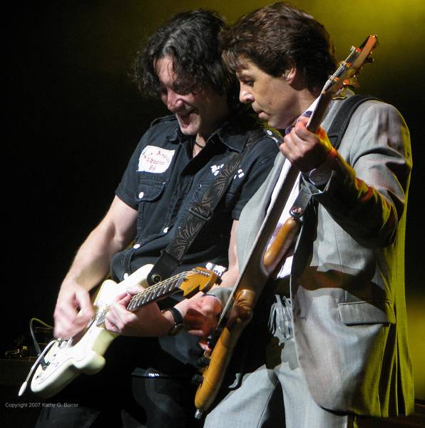 Kasim Sulton (with Meat Loaf) at The Borgata in Atlantic City, NJ, 08/18/07 - photo by Kathy Borror
