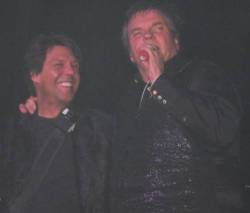Kasim Sulton with Meat Loaf at Hallam FM Arena, Sheffield, England, 5/29/07 - photo by Caryl Burton