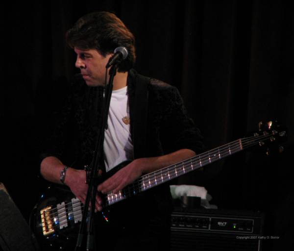 Kasim Sulton and Todd Rundgren at The Rex Theater, Pittsburgh, PA - 12/07/07 - photo by Kathy Borror