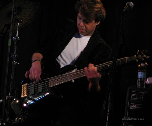 Kasim Sulton and Todd Rundgren at The Rex Theater, Pittsburgh, PA - 12/07/07 - photo by Kathy Borror