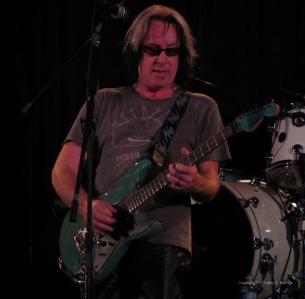 Kasim Sulton and Todd Rundgren at The Rex Theater, Pittsburgh, PA - 12/07/07 - photo by Kathy Borror