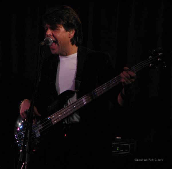 Kasim Sulton and Todd Rundgren at The Rex Theater, Pittsburgh, PA - 12/07/07 - photo by Kathy Borror