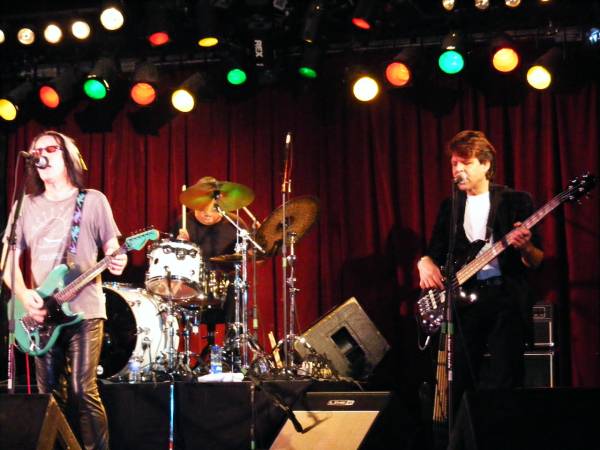 Kasim Sulton and Todd Rundgren at The Rex Theater, Pittsburgh, PA - 12/07/07 - photo by Kirstin Farleo