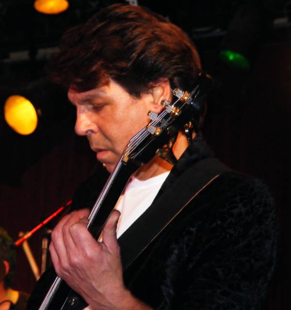 Kasim Sulton and Todd Rundgren at The Rex Theater, Pittsburgh, PA - 12/07/07 - photo by Kirstin Farleo