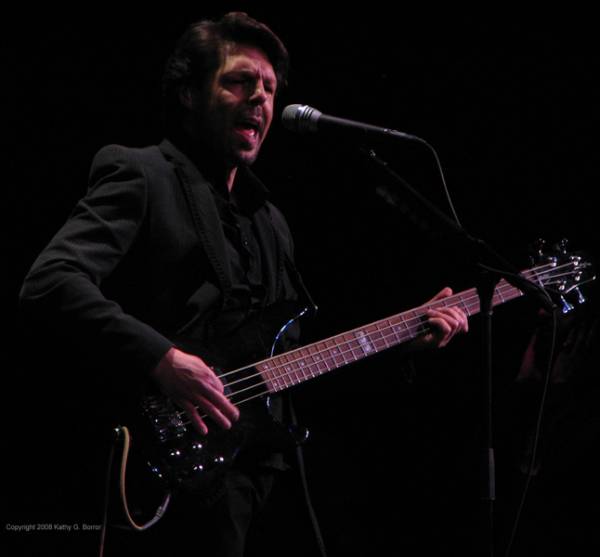 Kasim Sulton and Todd Rundgren at The Allen Theater, Cleveland, Ohio - 01/16/08 - photo by Kathy Borror