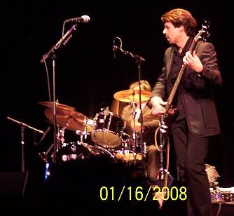 Kasim Sulton and Todd Rundgren at The Allen Theater, Cleveland, OH, 01/16/08 - photo by trs