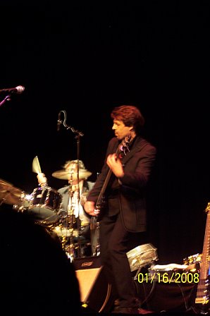 Kasim Sulton and Todd Rundgren at The Allen Theater, Cleveland, OH, 01/16/08 - photo by trs