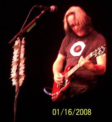 Kasim Sulton and Todd Rundgren at The Allen Theater, Cleveland, OH, 01/16/08 - photo by trs